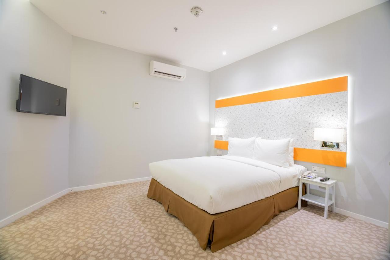 Holiday Inn Express & Suites Johor Bahru By Ihg Esterno foto